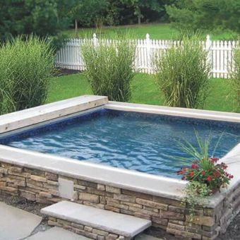 Pool Trend: Is a Plunge Pool Right for You?