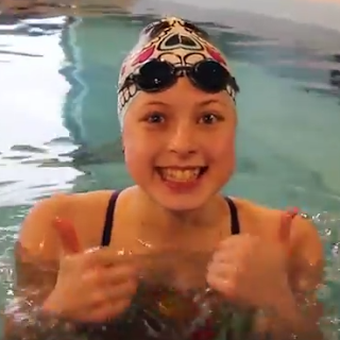 Teen Vlogger Gives Two Thumbs-Up to her SwimLabs Session